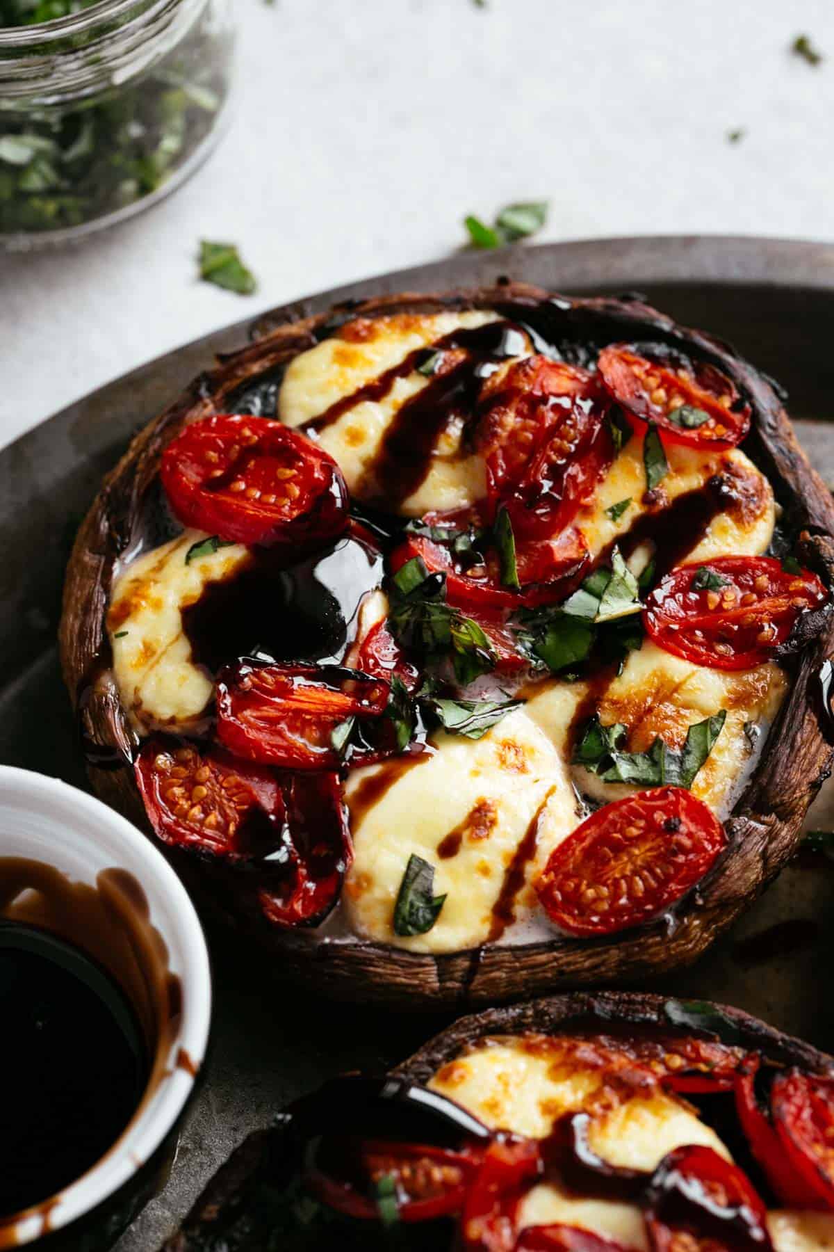 Easy Caprese Stuffed Portobellos: Low-Carb Vegetarian Dinner